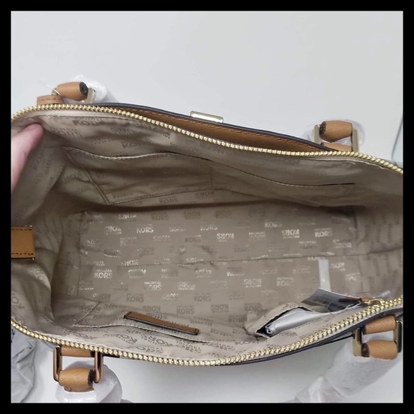 Michael Kors Hamilton Traveler Large Satchel Tote - Picture 15 of 16